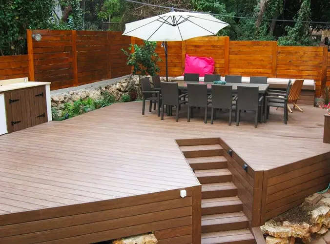 בניית במת עץ בגינה